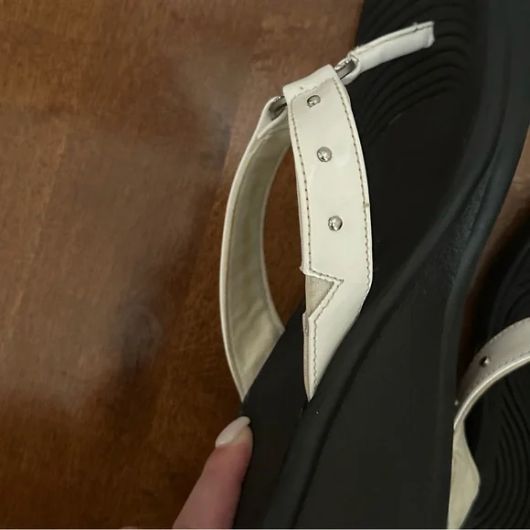 Sketchers Black and White Rhinestones Flip Flop Sandals Size 7.5 - Picture 12 of 16